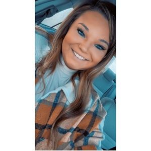 Meet your Posher, Kayla